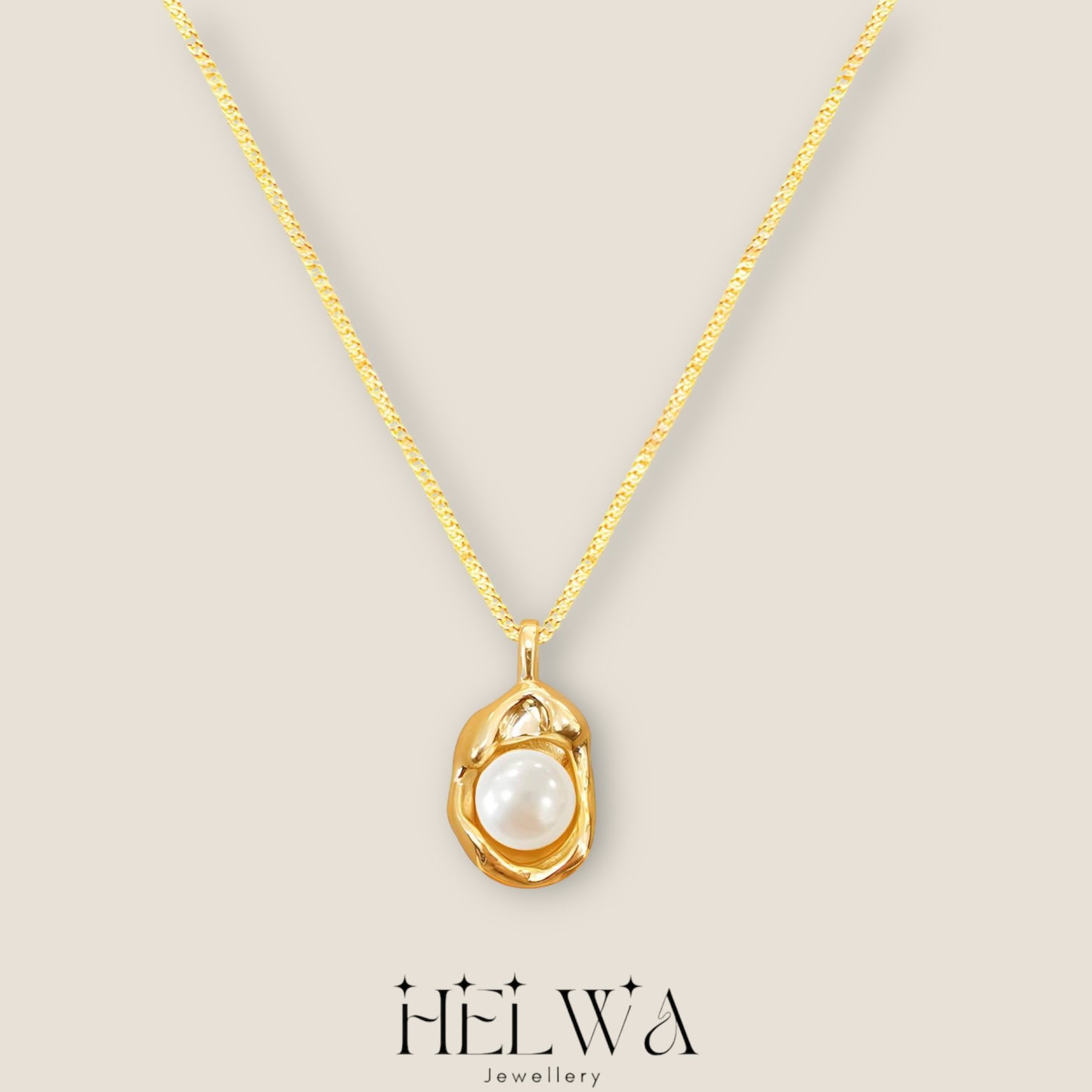 HELWA Asymmetric Oval Pearl Necklace